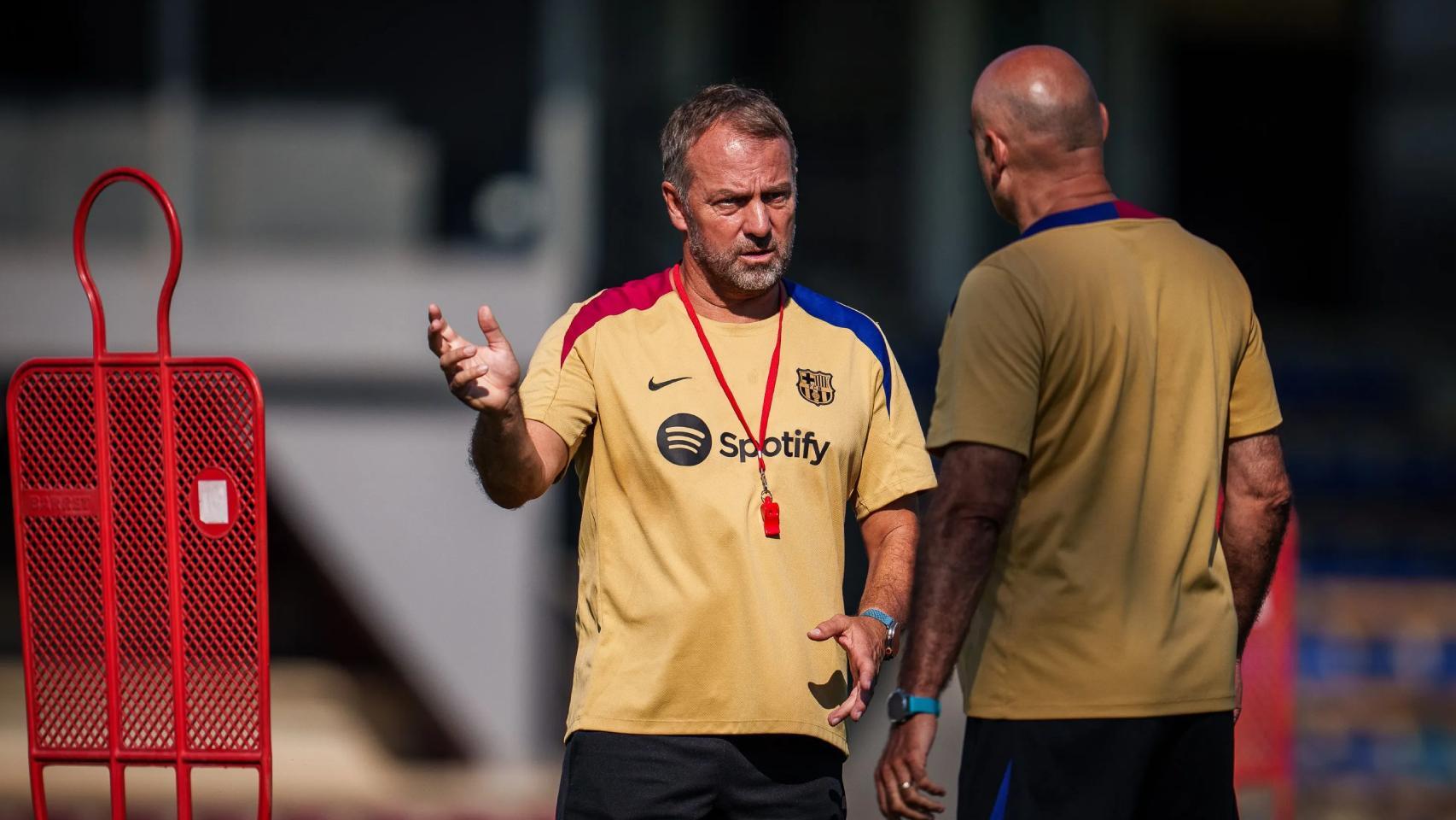 Hansi Flick, durante un entrenamiento de pretemporada del Barça