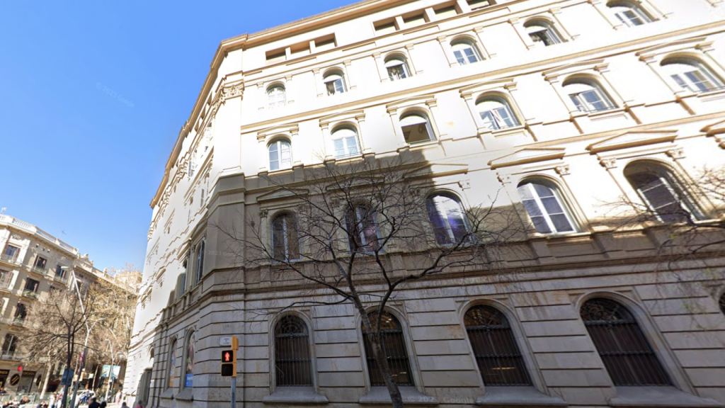 La fachada del colegio de los Jesuitas de Casp