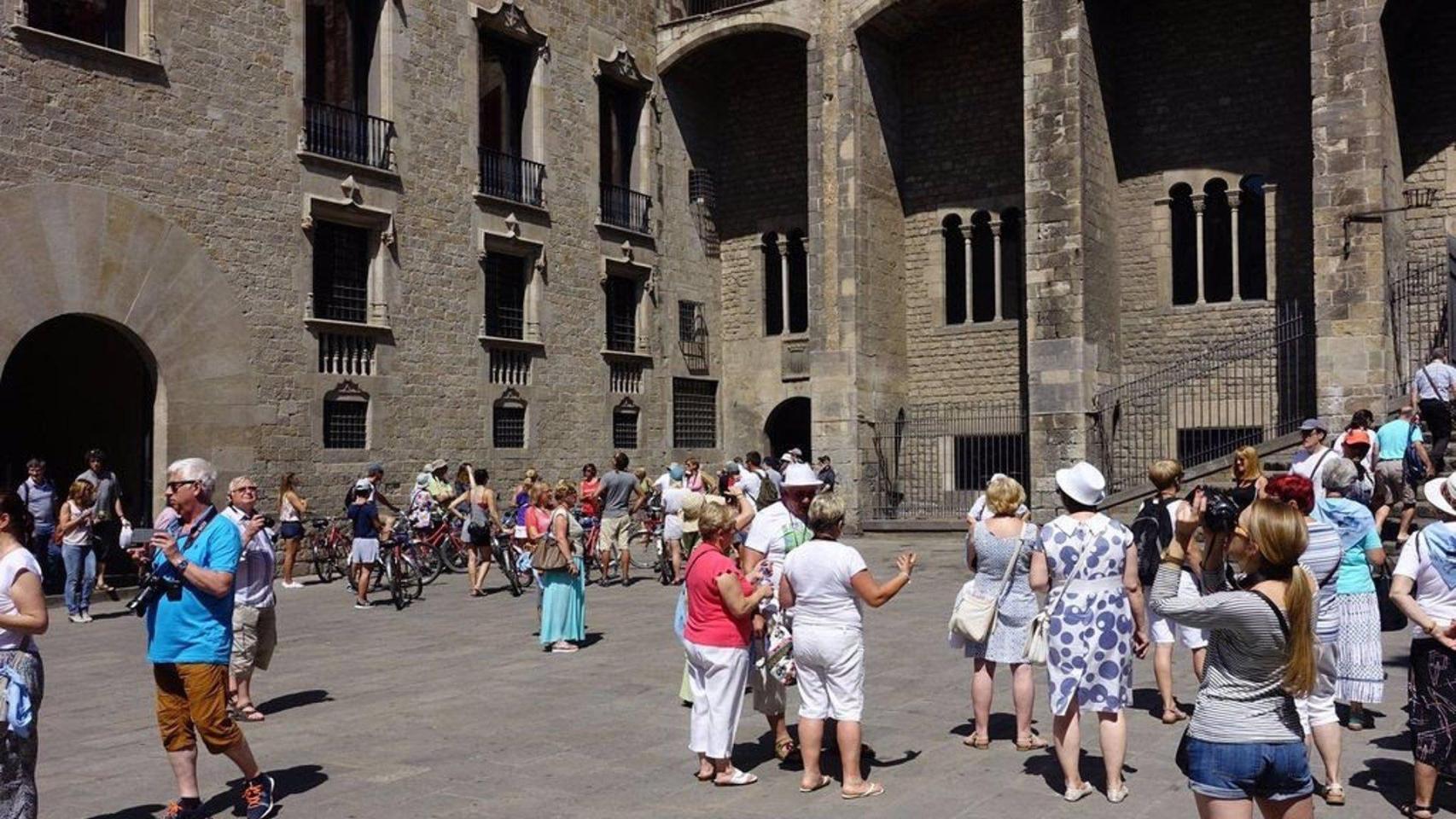 Turistas en Ciutat Vella