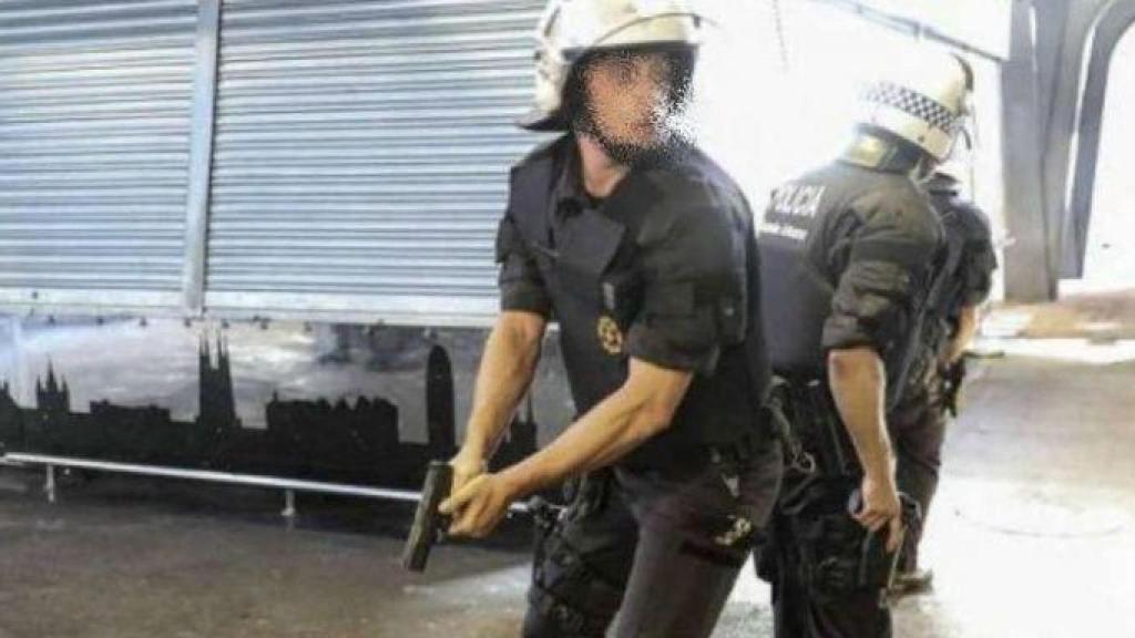 Agentes de la Guardia Urbana, en La Boquería momentos después del atentado del 17A