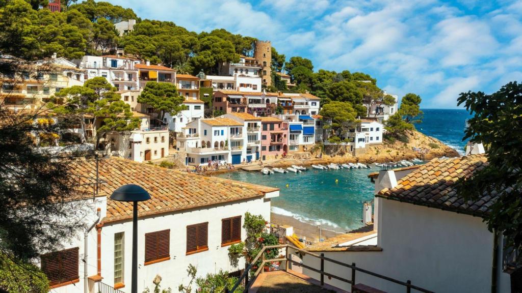 Una cala con casitas de pescadores