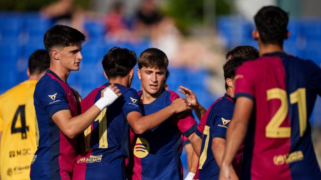 Los futbolistas del Barça de Hansi Flick celebran la victoria contra la UE Olot