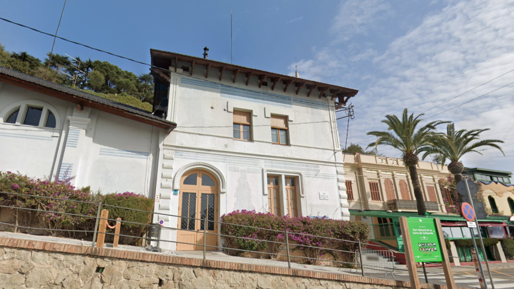 Edificio donde se toma el Funicular Cuca de Llum, hasta el Tibidabo, en la Plaça Doctor Andreu