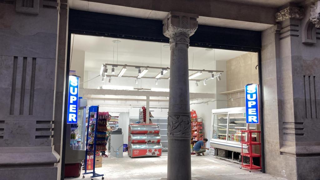 Un supermercat 24 hores a Barcelona en una imatge d'arxiu