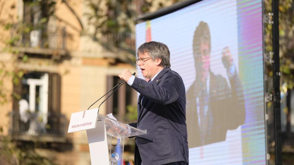 El expresidente de la Generalitat, Carles Puigdemont, en el passeig Lluís Companys