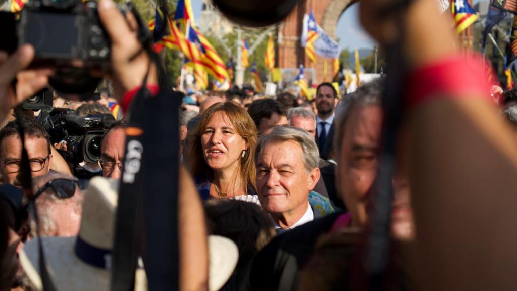 La amplia comitiva de Junts desplegada contribuyó a generar el caos a favor de la huida de Puigdemont