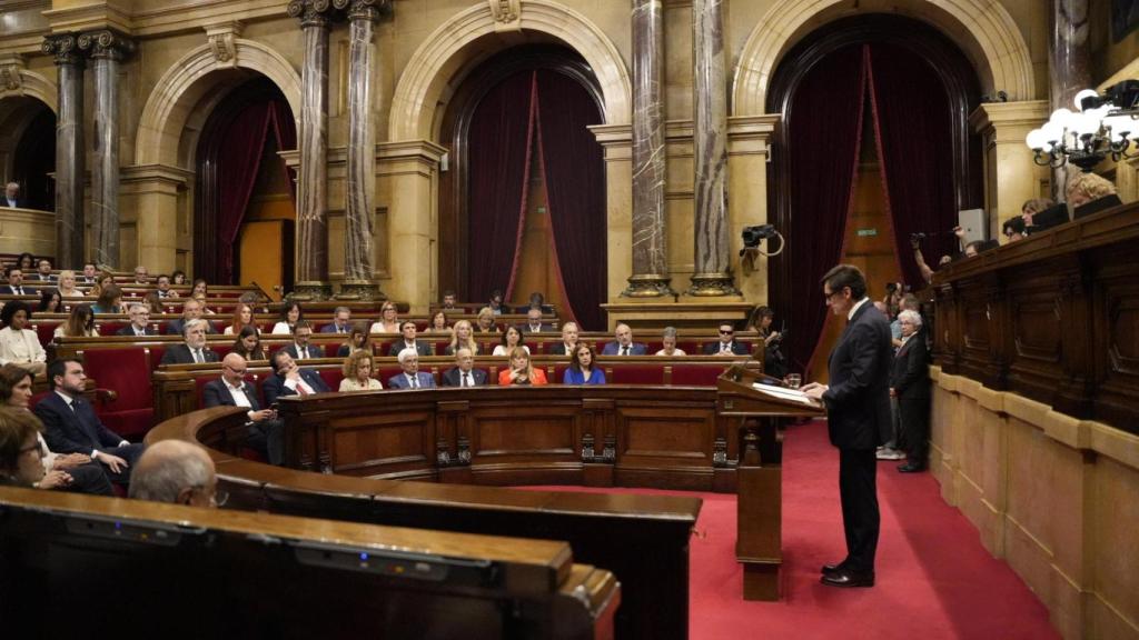 El candidato a la presidenta del Govern, Salvador Illa, comparte sus propuestas ante el Parlament