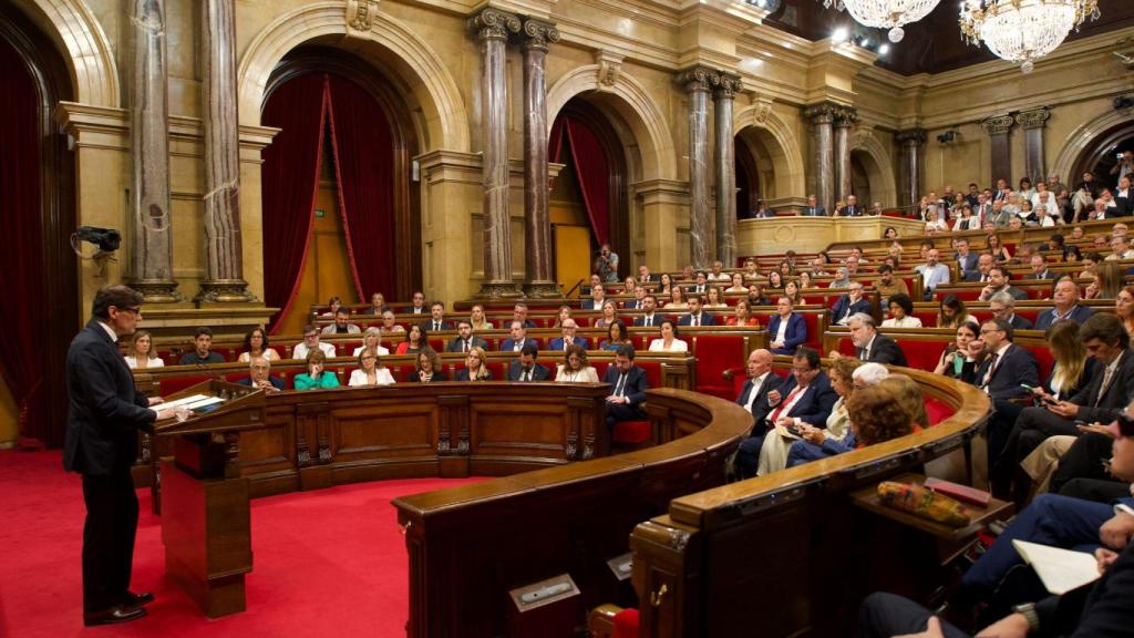 Salvador Illa, durante el pleno por su investidura como 'president' de la Generalitat en el Parlament