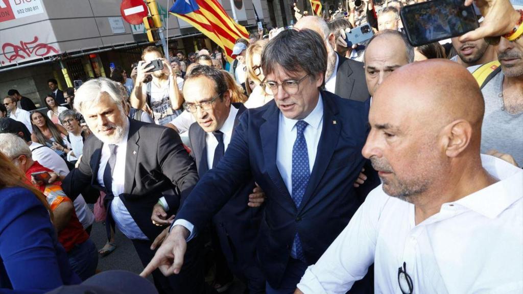 El 'expresident' Carles Puigdemont durante su aparición fugaz en Barcelona a 8 de agosto de 2024