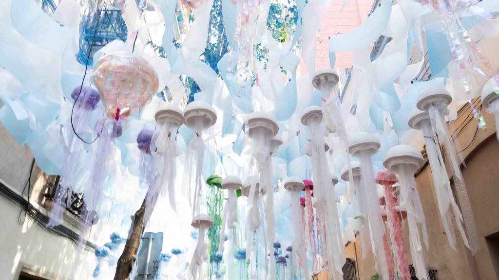 Calle decorada en una edición anterior de las Fiestas de Gràcia