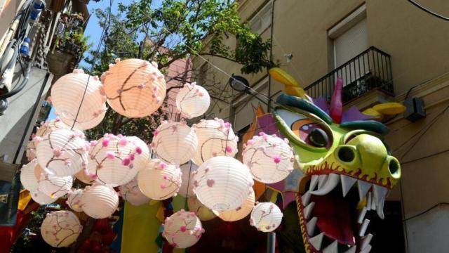 Calle decorada en una edición anterior de las Fiestas de Gràcia