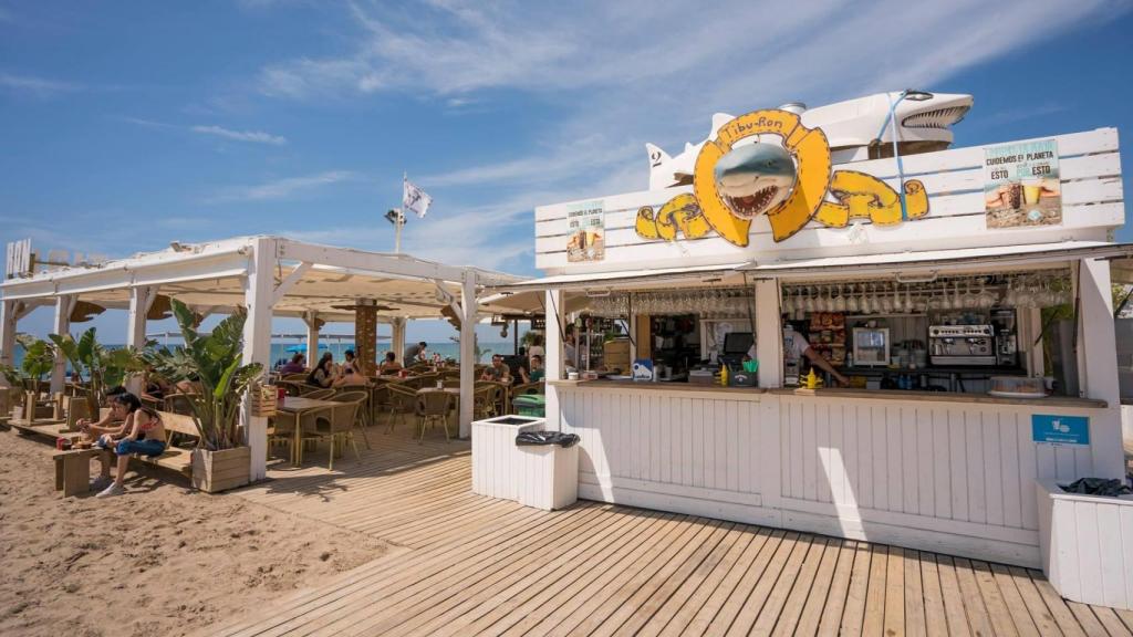 Xiringuito de Tibu-Ron, a la platja de Castelldefels