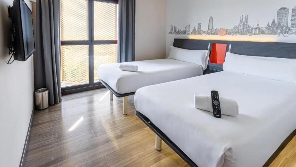 Una habitación de un hotel de easyHotel en Barcelona