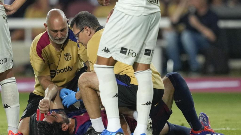 Ilkay Gundogan recibe un golpe en la ceja en el Gamper