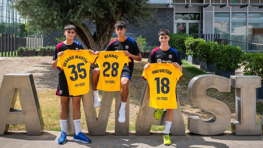 Gerard Martín, Bernal y Pau Víctor festejan su debut con el primer equipo del Barça