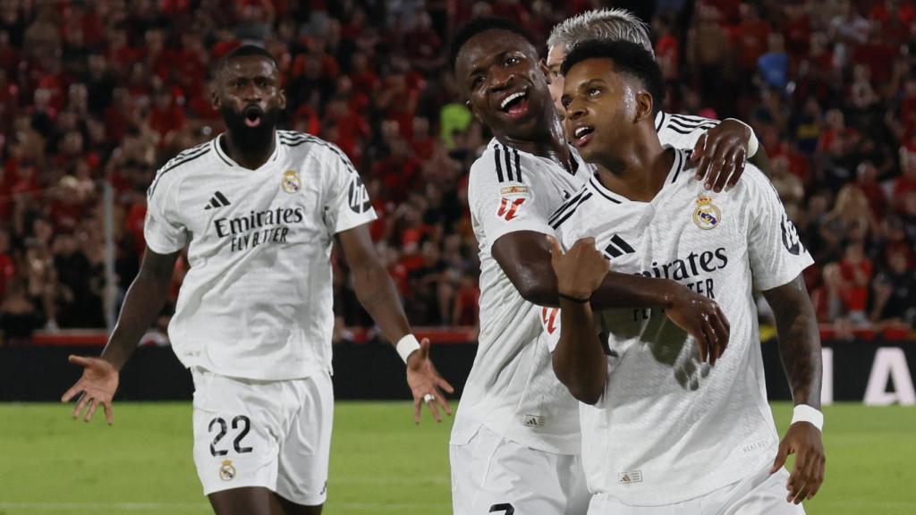 Vinicius y Rodrygo celebran el gol del Real Madrid contra el Mallorca