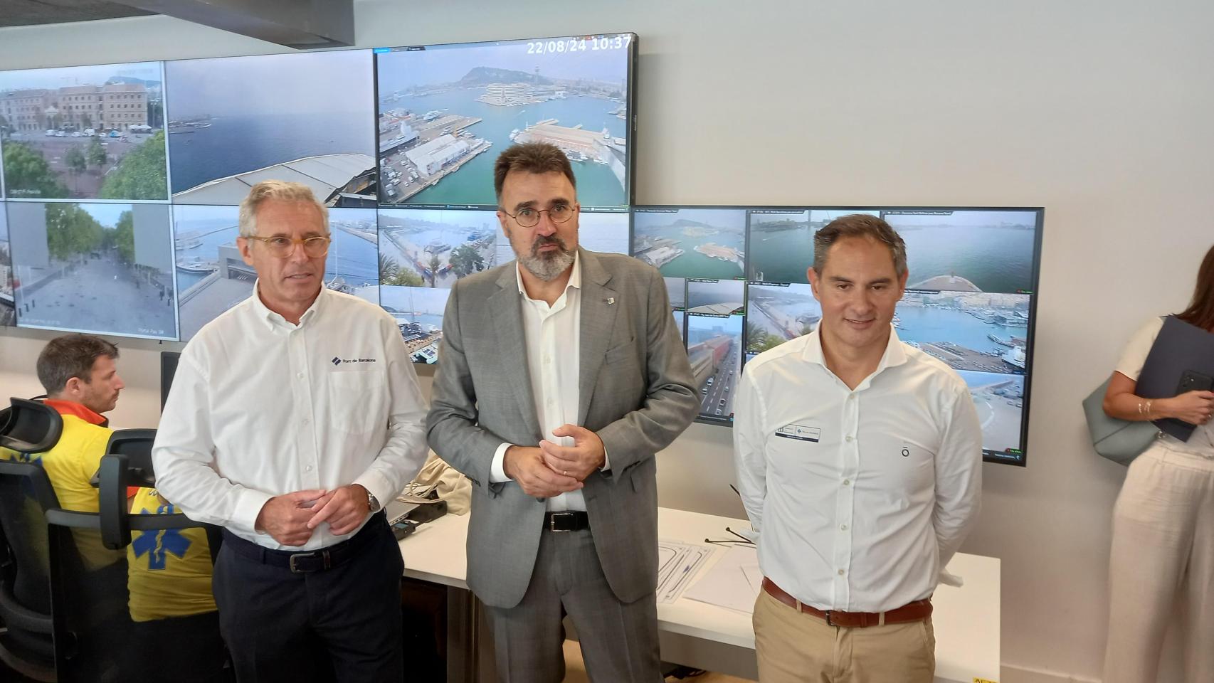 Imagen del presidente del Puerto de Barcelona, Lluís Salvadó (centro)