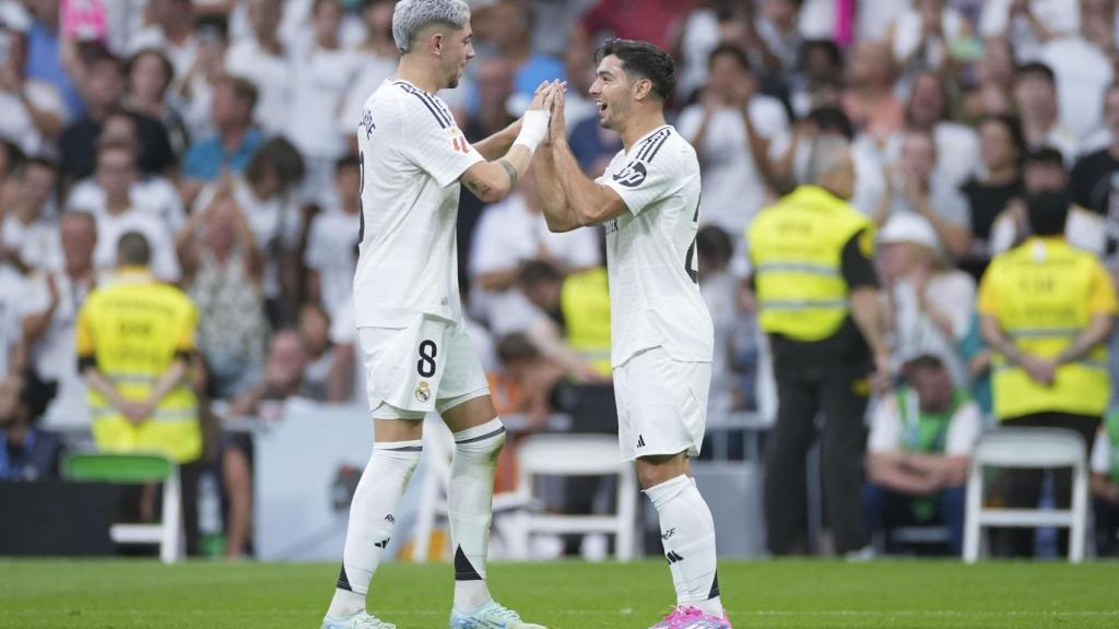 Brahim Díaz festeja su gol al Valladolid con Fede Valverde