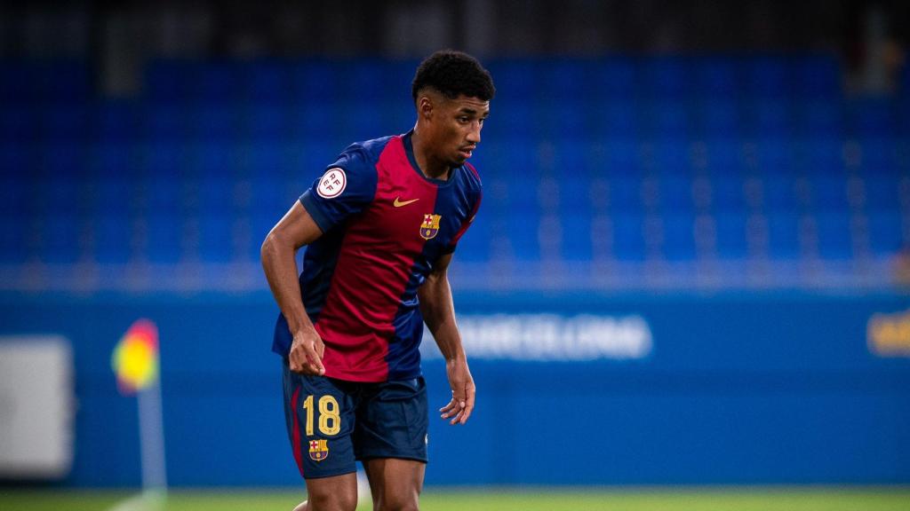 Óscar Ureña encara a un jugador del Irún