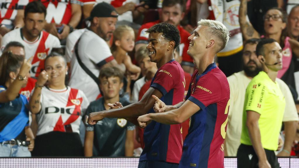 Dani Olmo baila con Lamine Yamal tras marcar el gol de la victoria del Barça