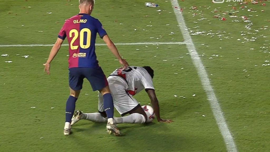 La mano de Abdul Mumin que César Soto Grado no ha señalado en el Rayo-Barça
