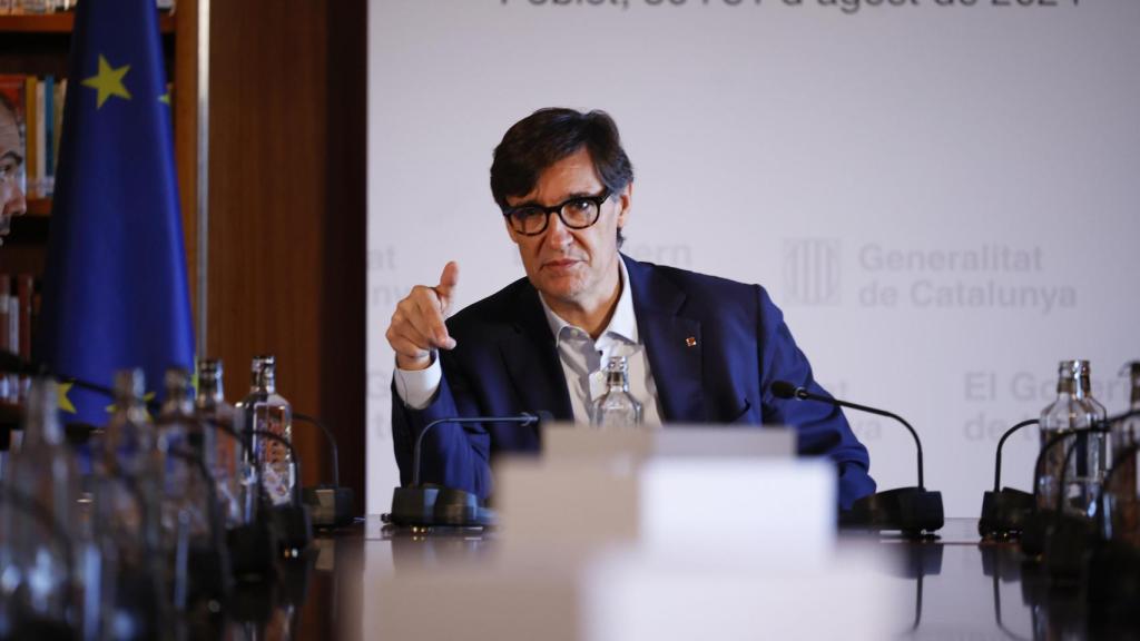 El presidente de la Generalitat, Salvador Illa, se dirige a sus 'consellers' durante las jornadas de trabajo del Govern en Poblet (Tarragona)