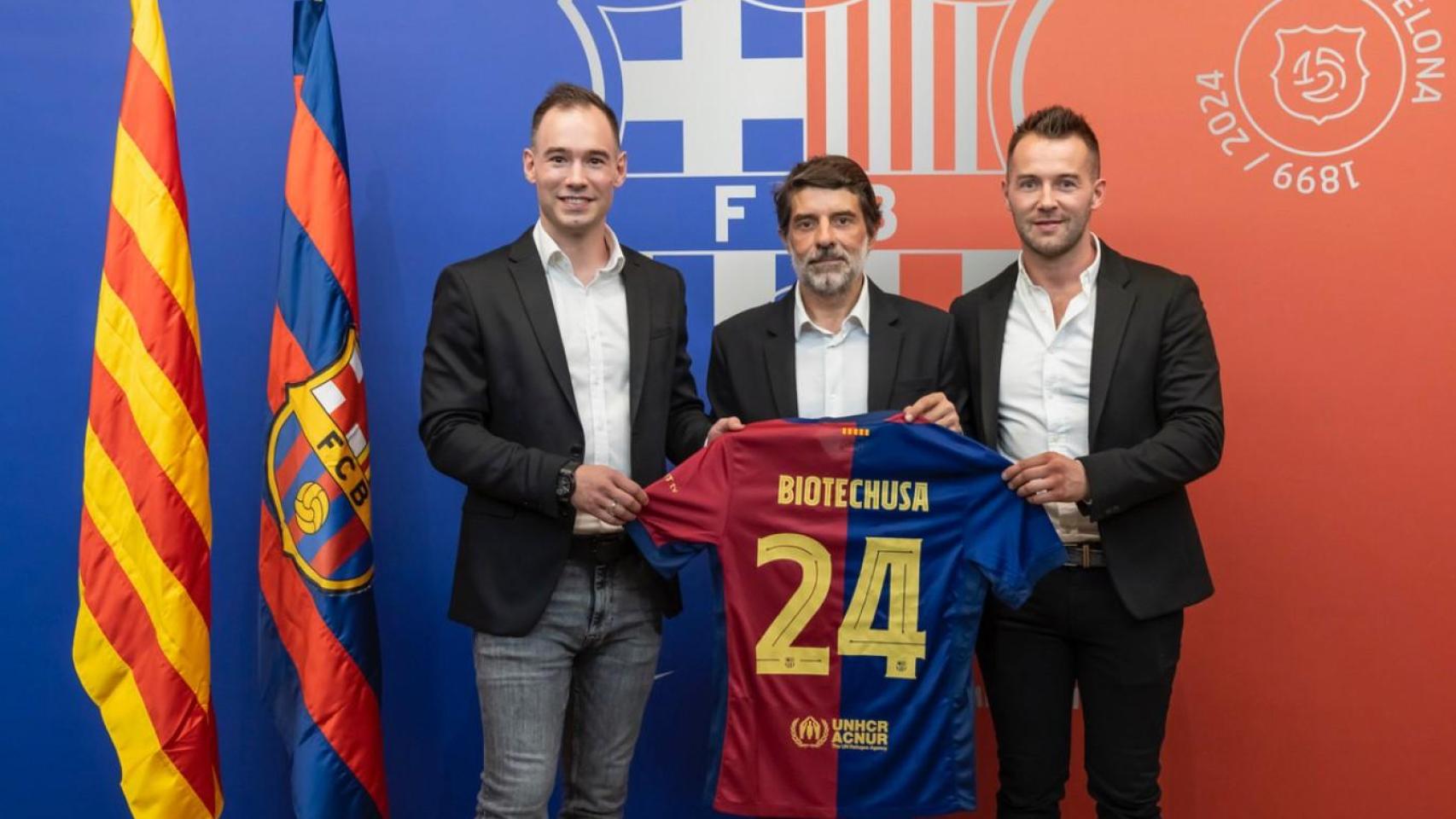 Juli Guiu formaliza el nuevo acuerdo de patrocinio del Barça con BioTech USA