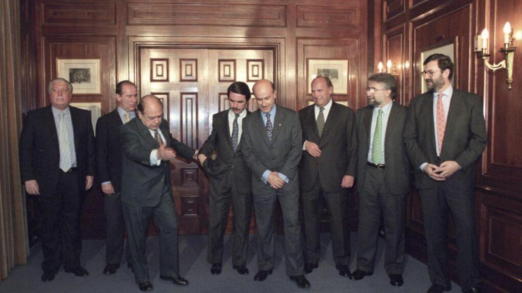 Imagen de los firmantes del pacto del Majestic