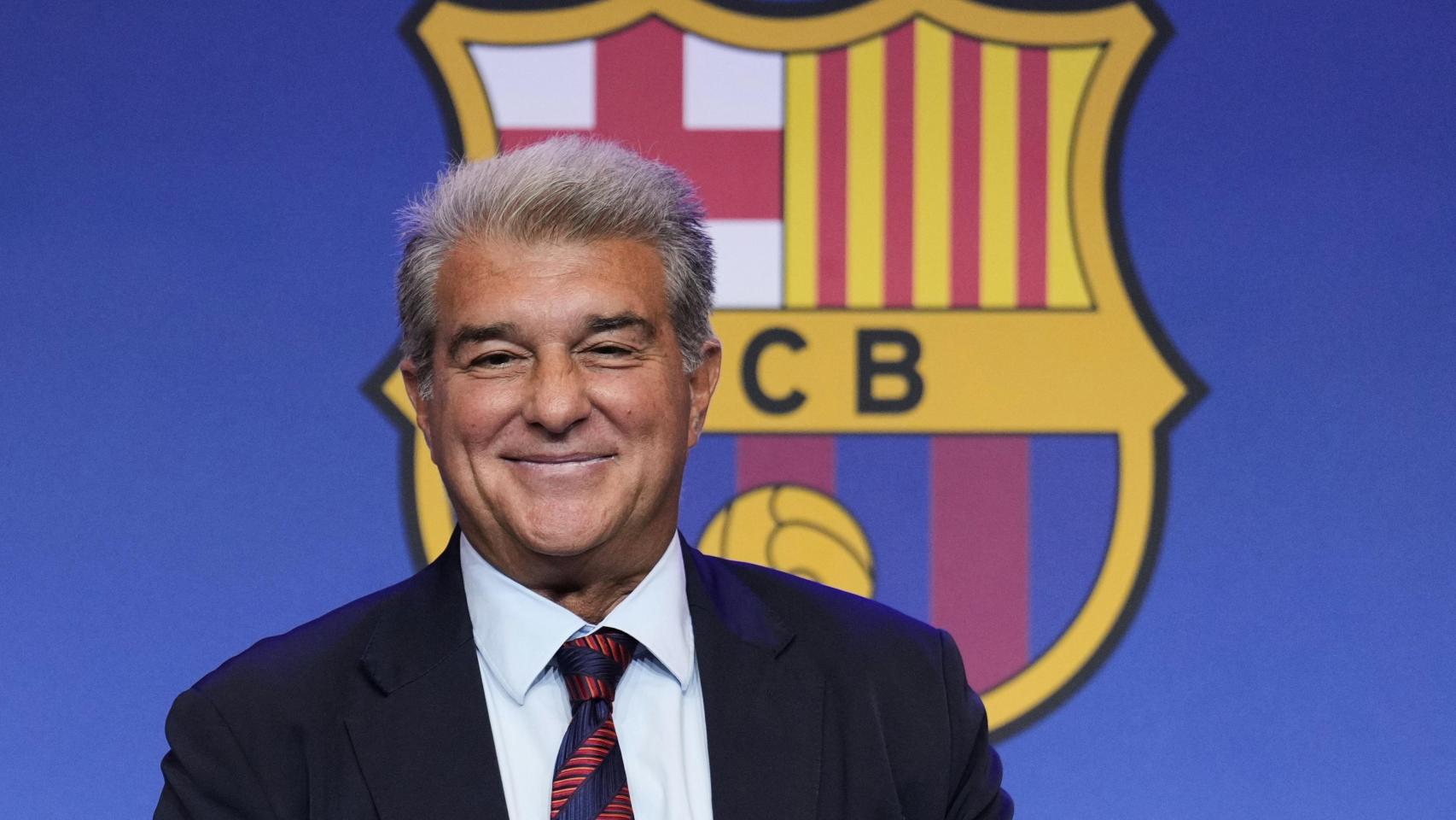 Joan Laporta, sonriente durante la rueda de prensa en el Auditori 1899 tras el mercado de fichajes