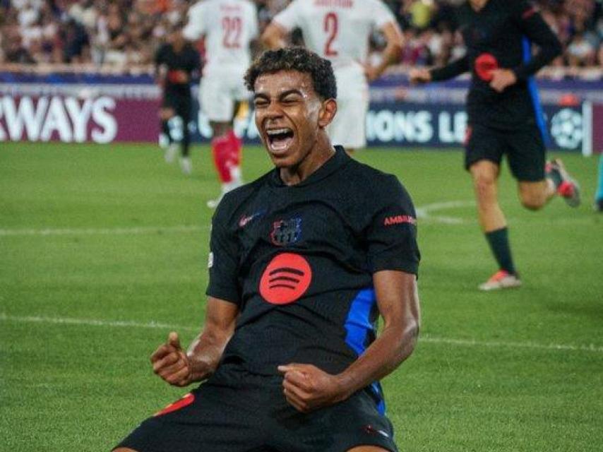 Lamine celebra su gol al Mónaco