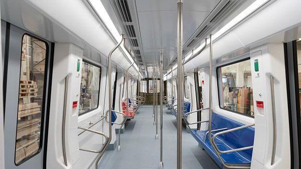 Imagen archivo del interior de un convoy del metro de Barcelona