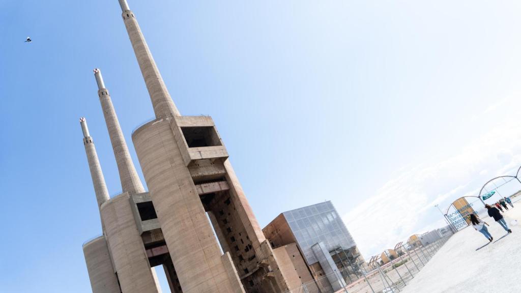 Imagen de archivo de las tres chimeneas