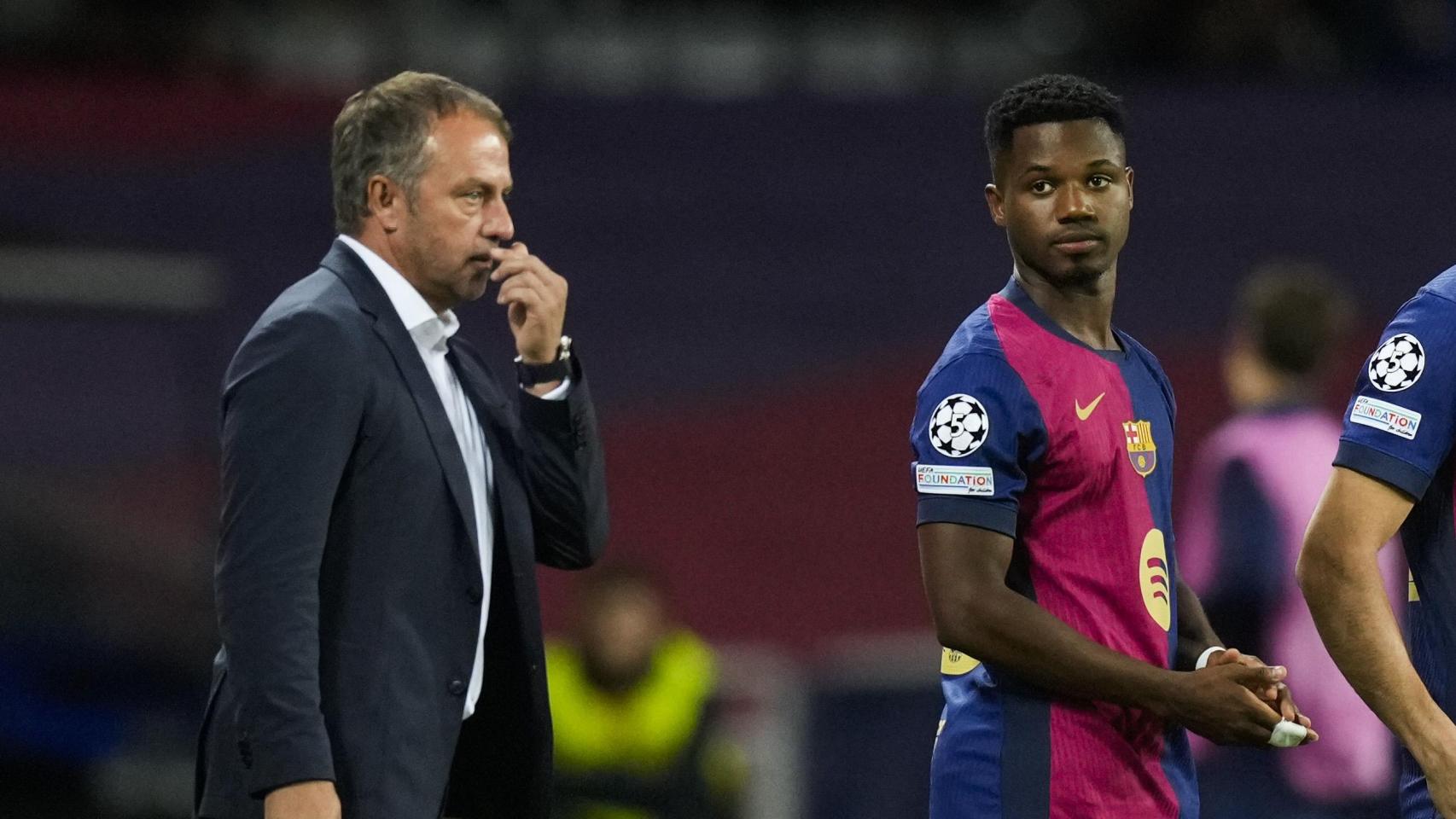 Hansi Flick y Ansu Fati durante el Barça-Young Boys de Champions