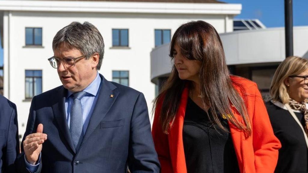 Carles Puigdemont (centro) le arrebatará la presidencia de Junts a Laura Borràs (derecha), quien sonaba para suceder a Josep Rull (izquierda) al frente del consejo nacional