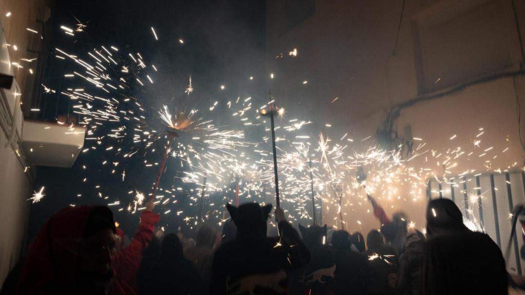 Imagen de archivo de un correfoc de Barcelona