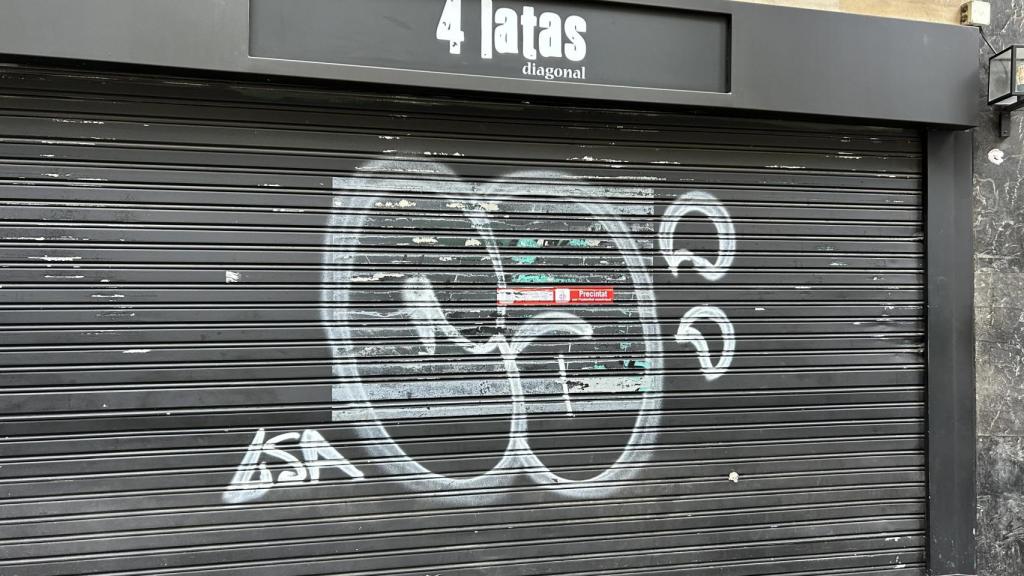 El bar 4 Latas Diagonal precintado