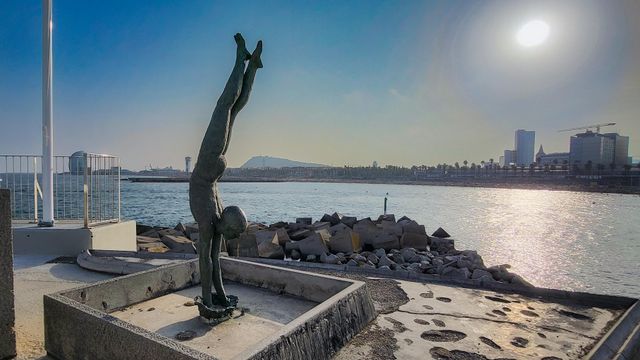 La escultura del Port Olímpic