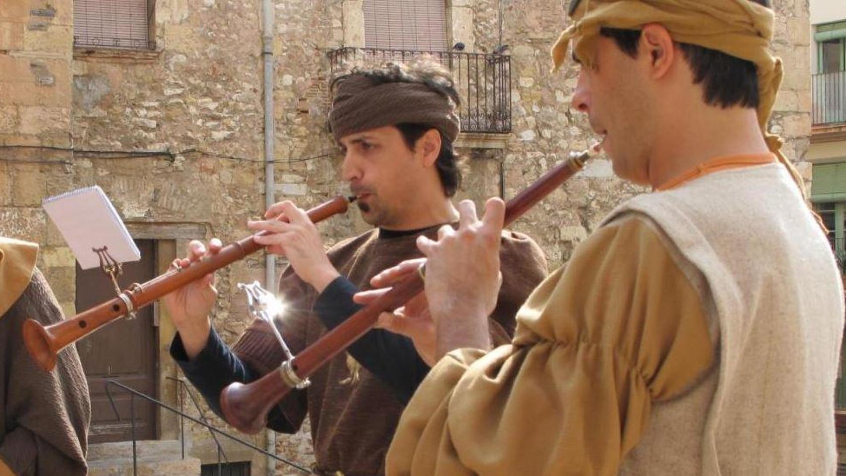 Personas en el Mercado Medieval de Tarragona