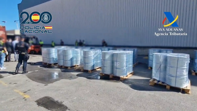 Interceptan en el Port de Barcelona un envío de 13 toneladas de productos químicos a Rusia