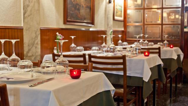 Sala del restaurante centenario de Barcelona Can Miserias, que cerró por su fracaso en un programa de TV3
