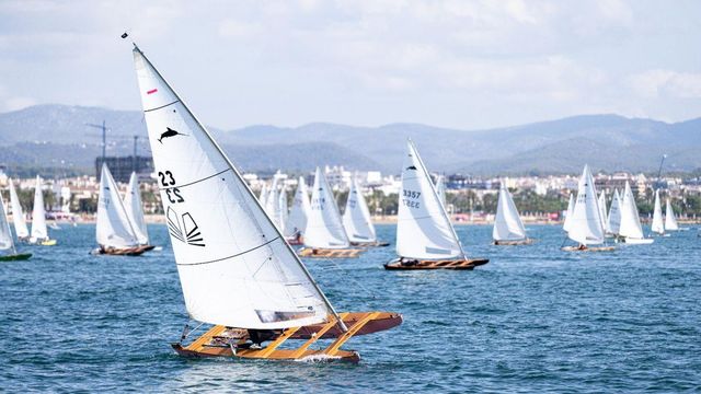 Patines de vela en la costa de Barcelona
