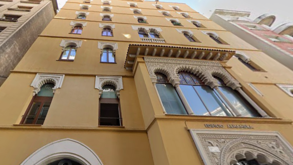 Edifici que recrea l'Alhambra