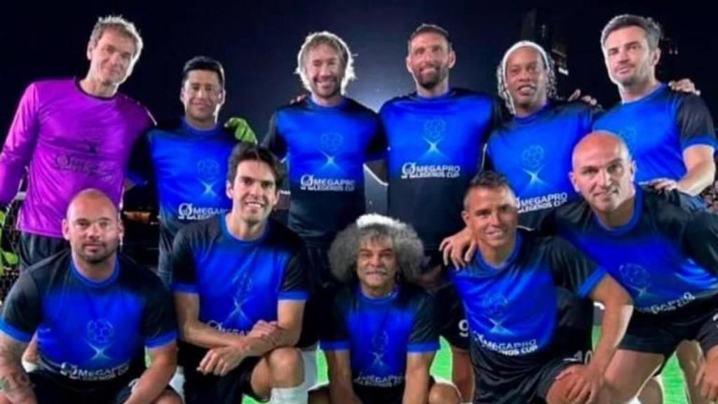 Ronaldinho, Javier Saviola, Carlos Valderrama y otras leyendas del fútbol, en un partido organizado por Omegapro