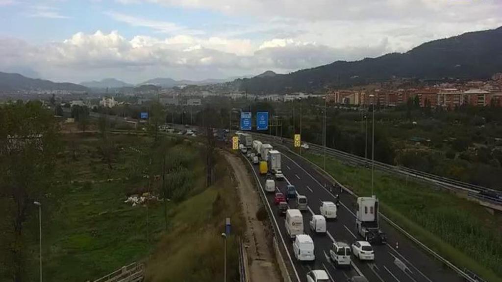 Col·lapsada la B-23 a Sant Feliu de Llobregat per un accident