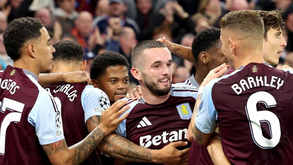 Los jugadores del Aston Villa celebran un gol en la Champions League contra el Bologna