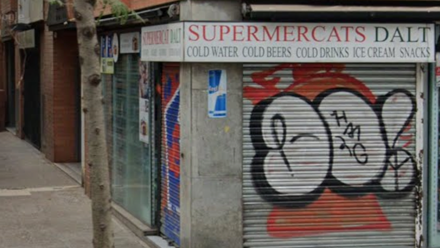 Supermercado 24 horas en la calle travessera de Dalt de Gràcia