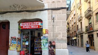 Uno de los denominados autoservicios de la calle Gran Gràcia