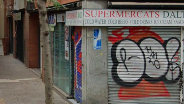 Supermercado 24 horas en la calle travessera de Dalt de Gràcia