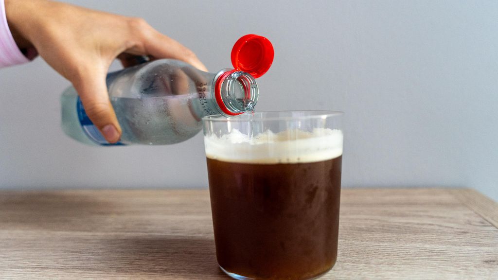 Un suau, elaborat amb cafè, gasosa i gel