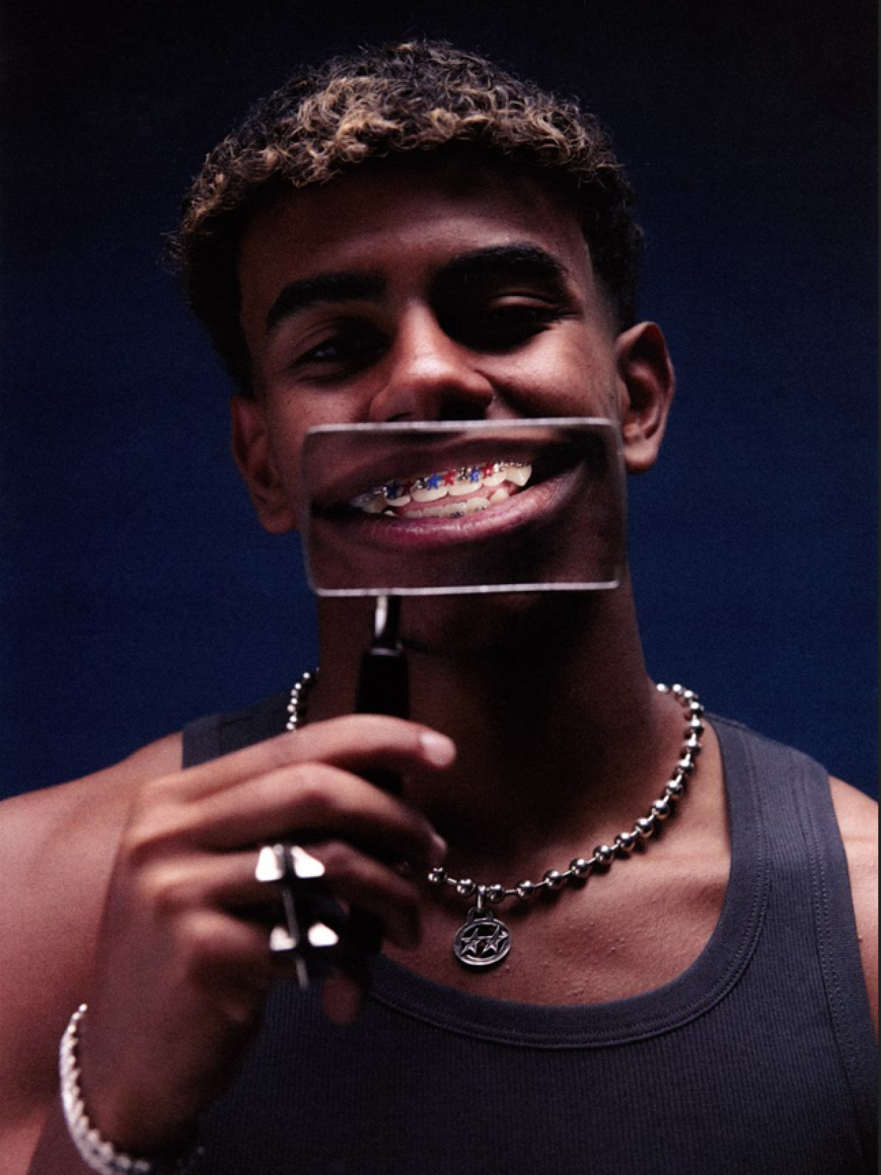 Lamine Yamal luce sus nuevos 'brackets' patrocinados por TwoJeys